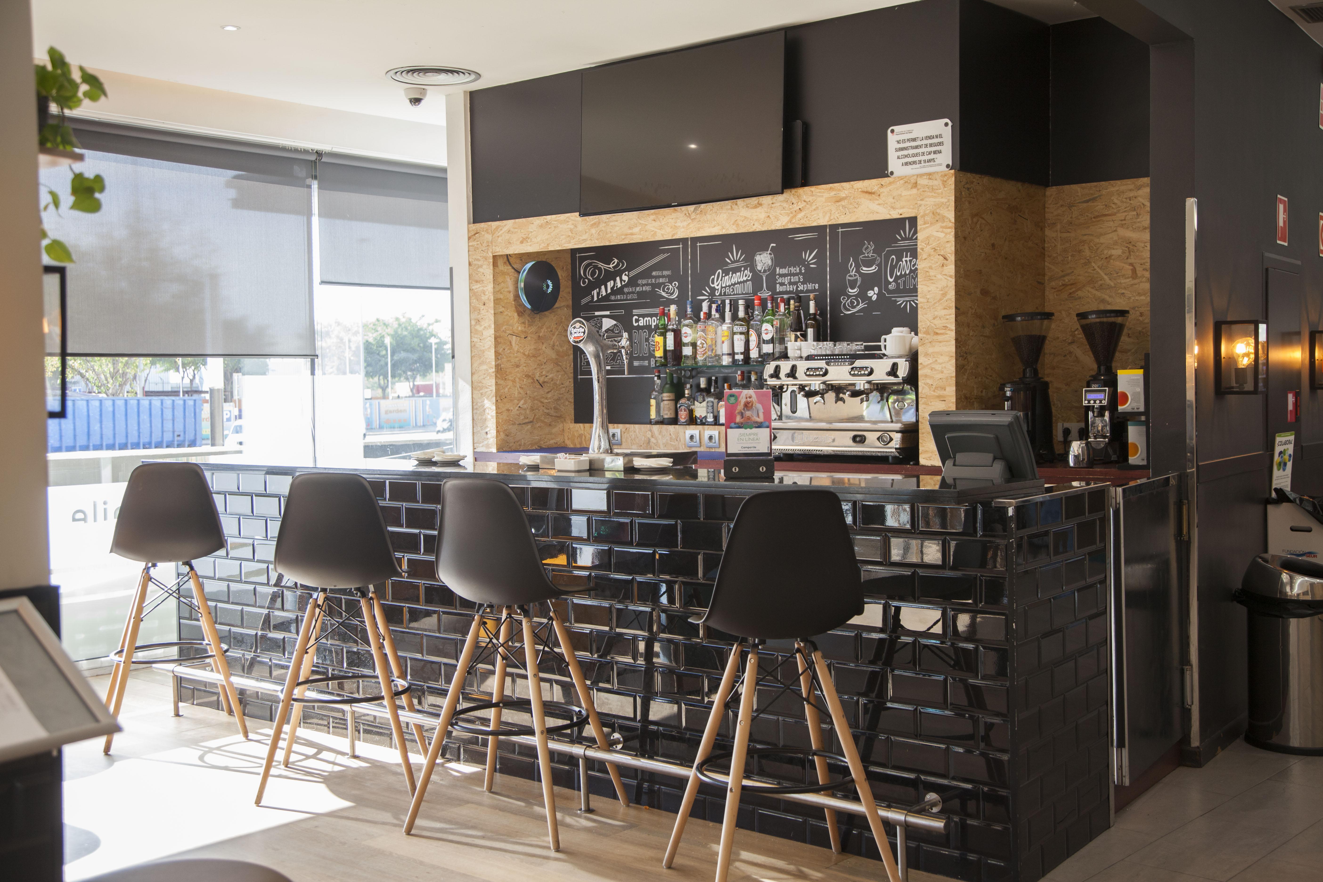 Travelodge Bcn Cornella Fira Cornellà de Llobregat Kültér fotó