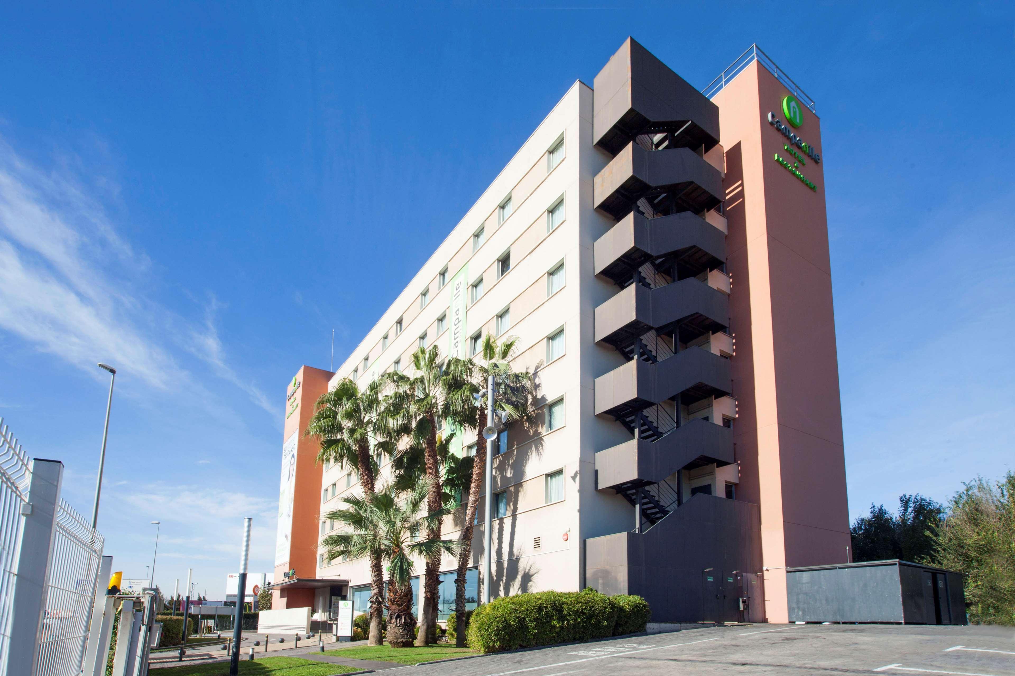 Travelodge Bcn Cornella Fira Cornellà de Llobregat Kültér fotó